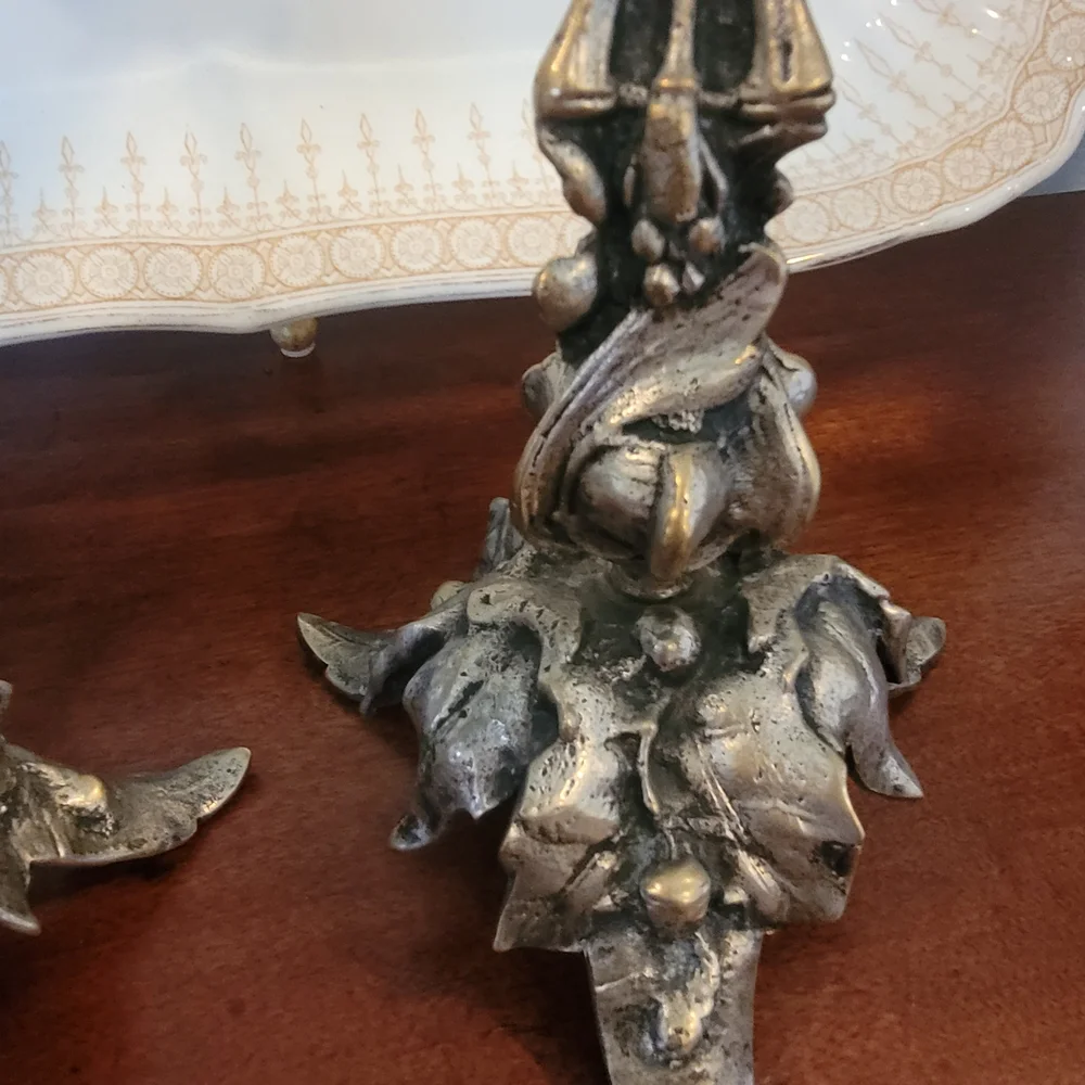 Art Nouveau Floral Vine Antique Bronze Spelter Candlesticks - Picture 8 of 9